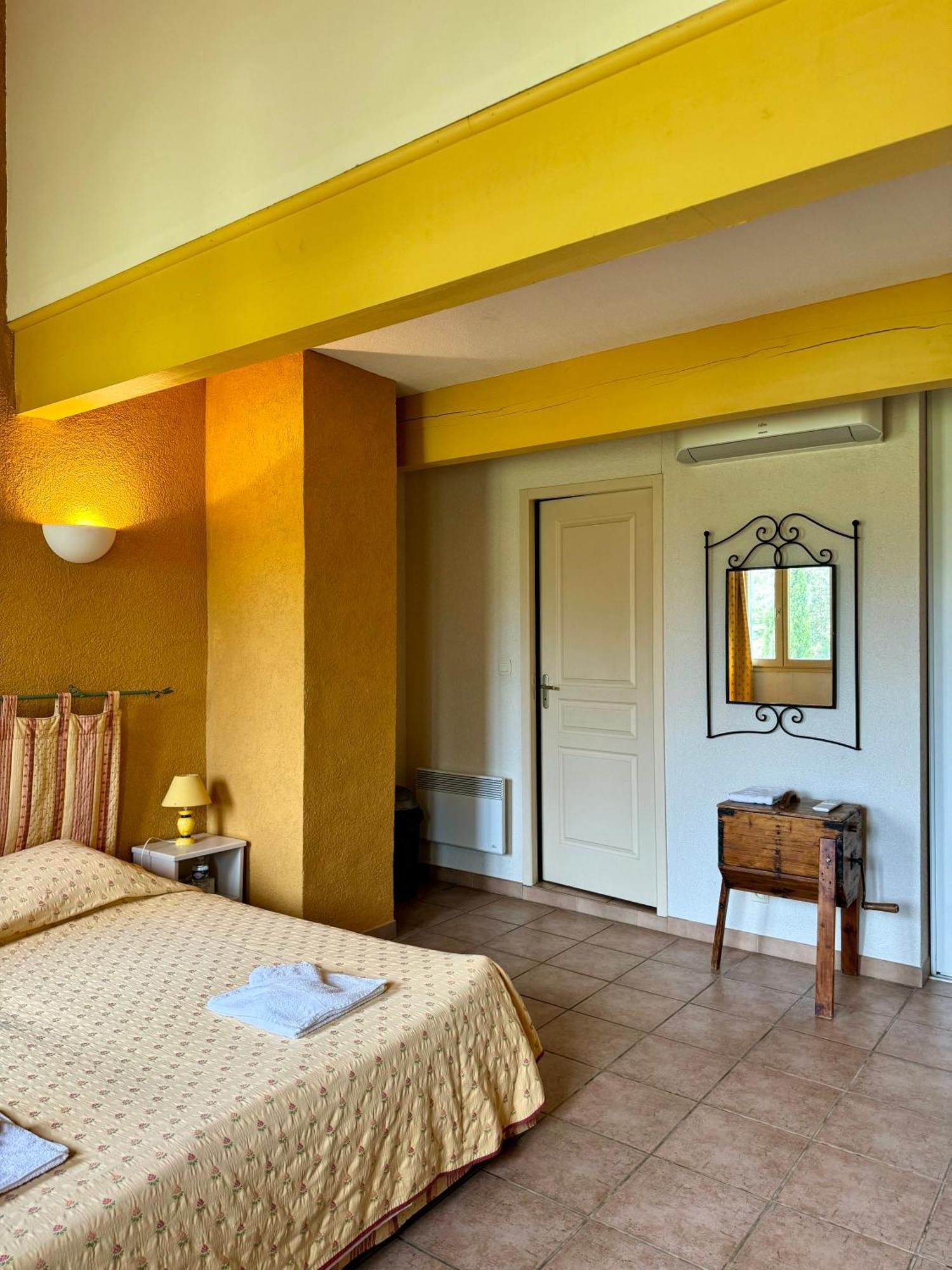 Mas Du Grand Peloux Hotel Port-Saint-Louis-du-Rhone Ngoại thất bức ảnh