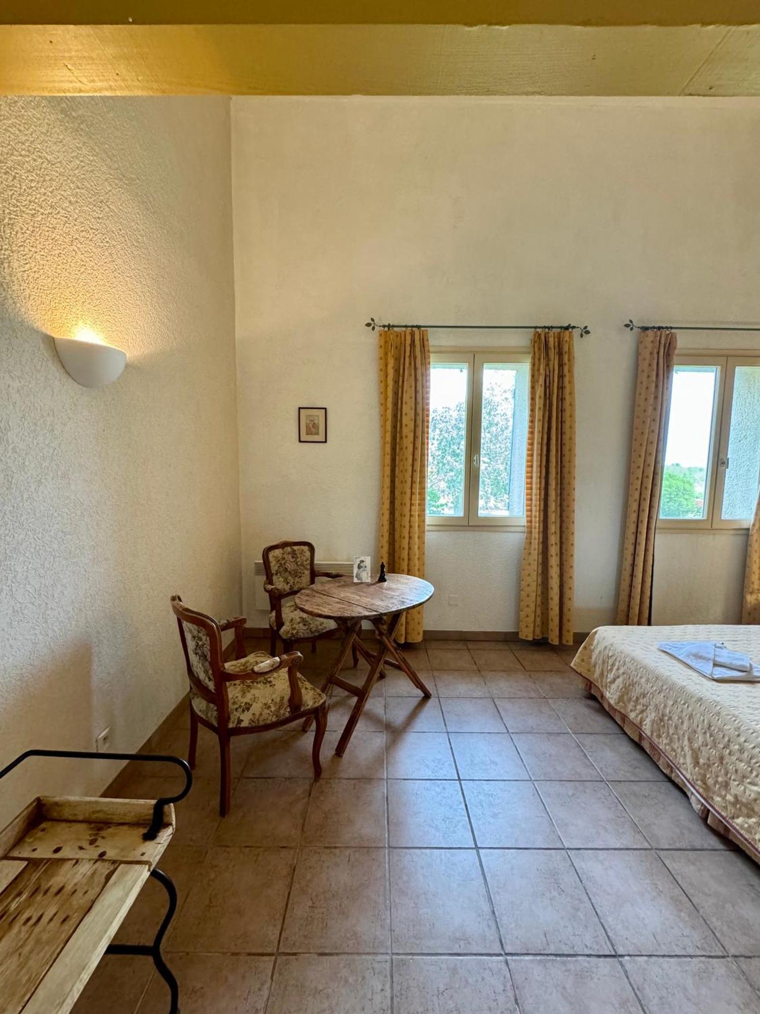 Mas Du Grand Peloux Hotel Port-Saint-Louis-du-Rhone Phòng bức ảnh