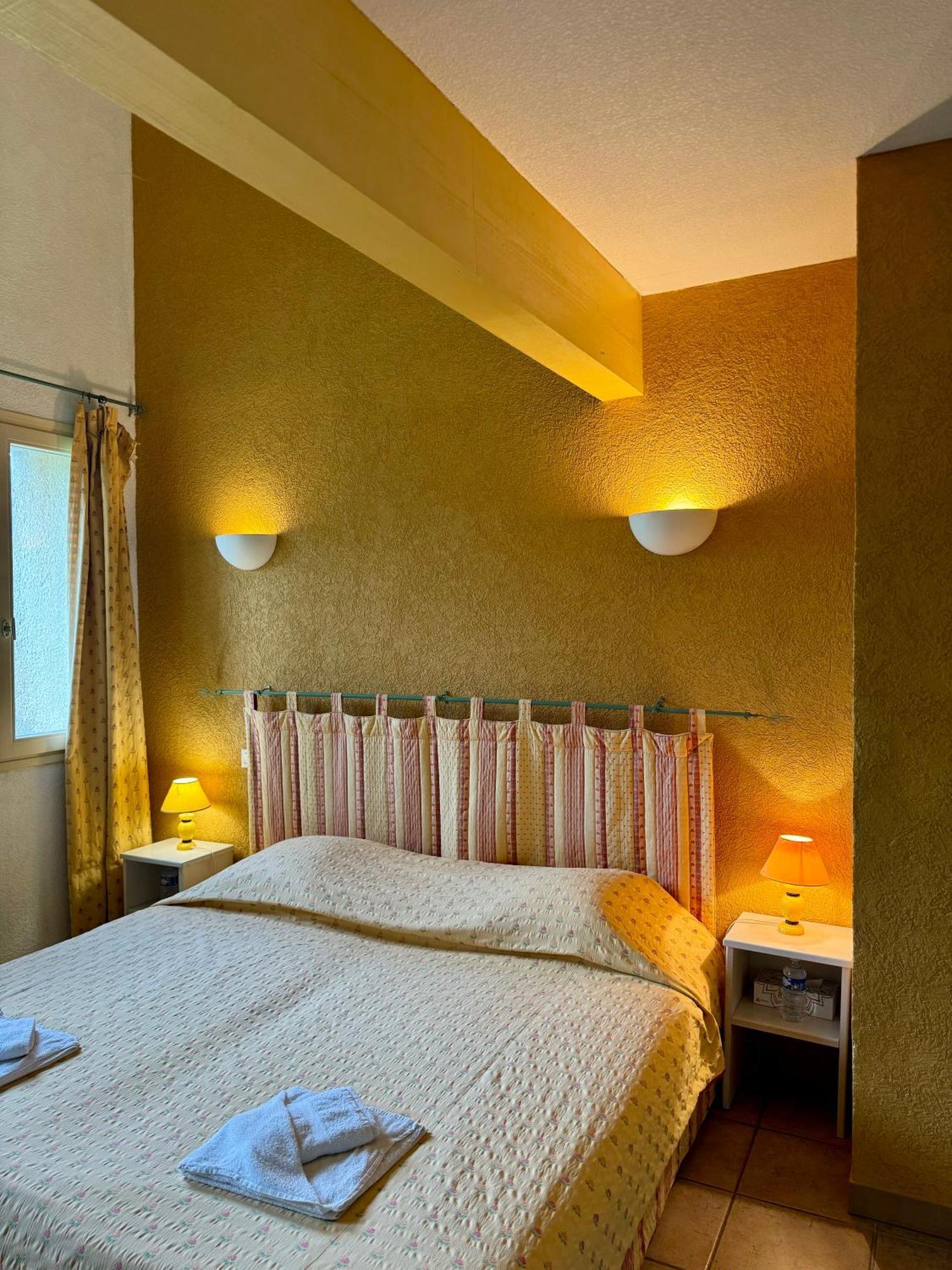 Mas Du Grand Peloux Hotel Port-Saint-Louis-du-Rhone Phòng bức ảnh