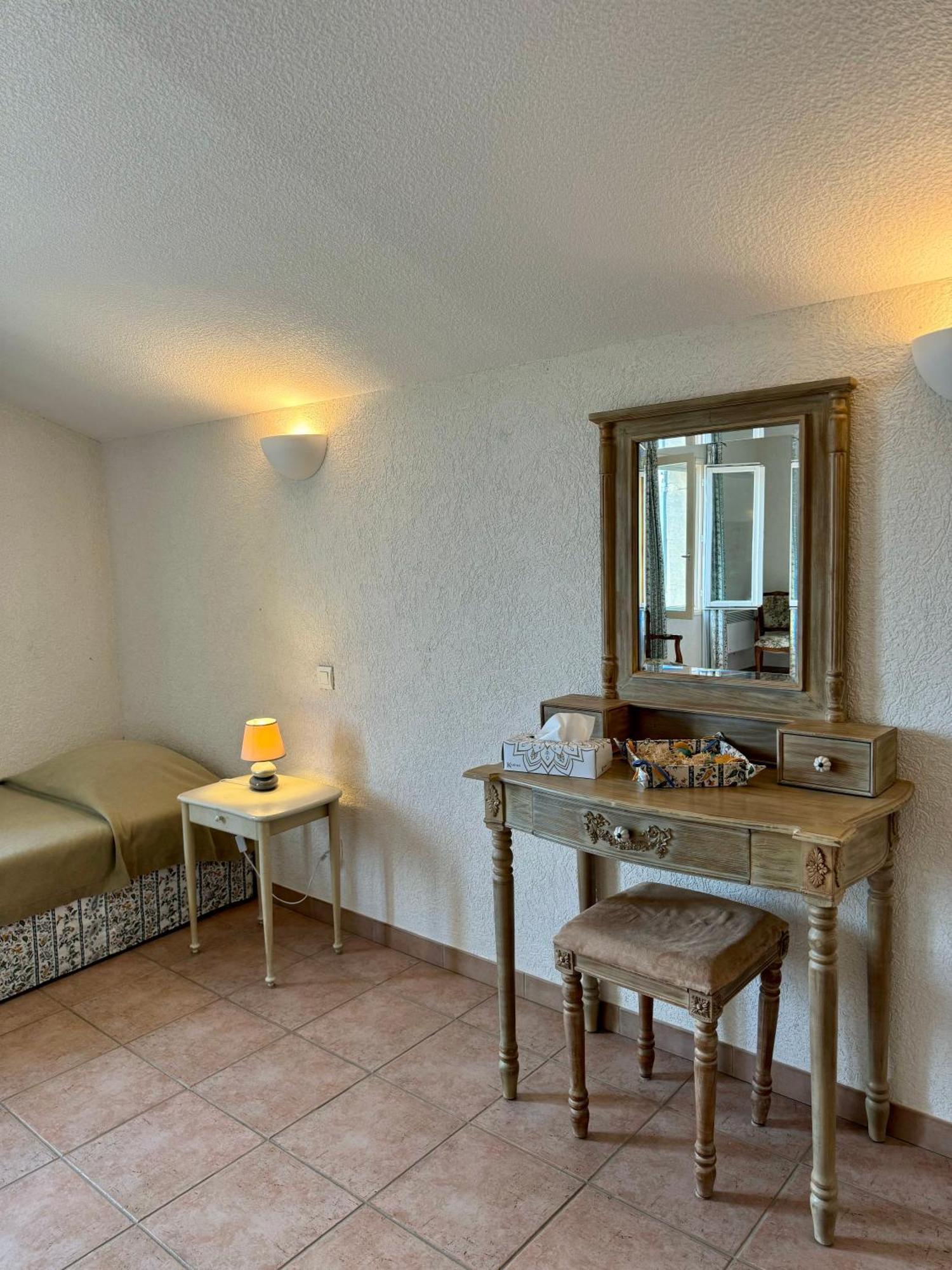 Mas Du Grand Peloux Hotel Port-Saint-Louis-du-Rhone Phòng bức ảnh