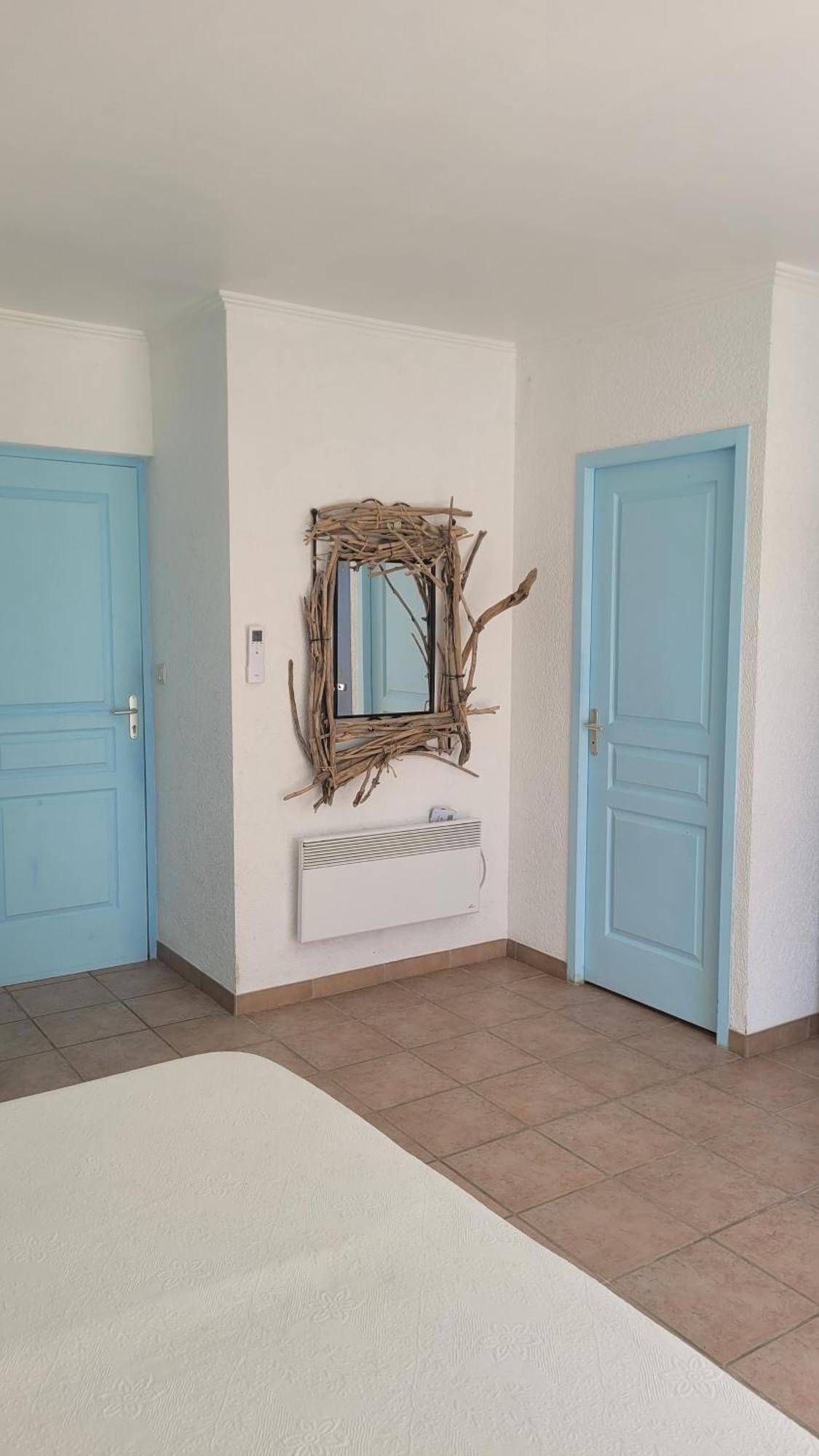 Mas Du Grand Peloux Hotel Port-Saint-Louis-du-Rhone Phòng bức ảnh